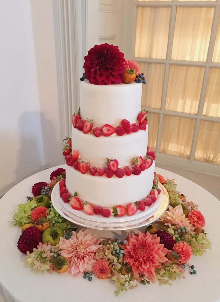 The Highlands Mansion and Gardens | Philadelphia Wedding | Liz and David | Wedding Cake with Fresh Strawberries and Flowers encircling each layer | Flowers by Love 'n Fresh Flowers