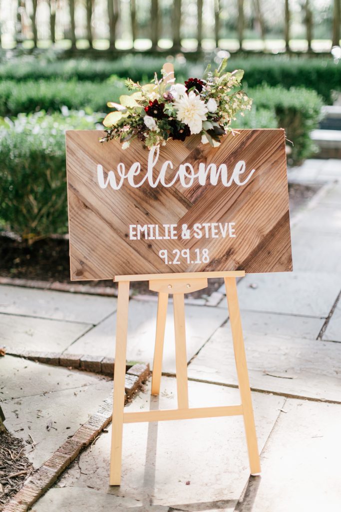 Parque at Ridley Creek Wedding | Philadelphia | Wooden welcome sign decorated with seasonal flowers | Photo by Emily Wren Photography | Flowers by Love 'n Fresh Flowers