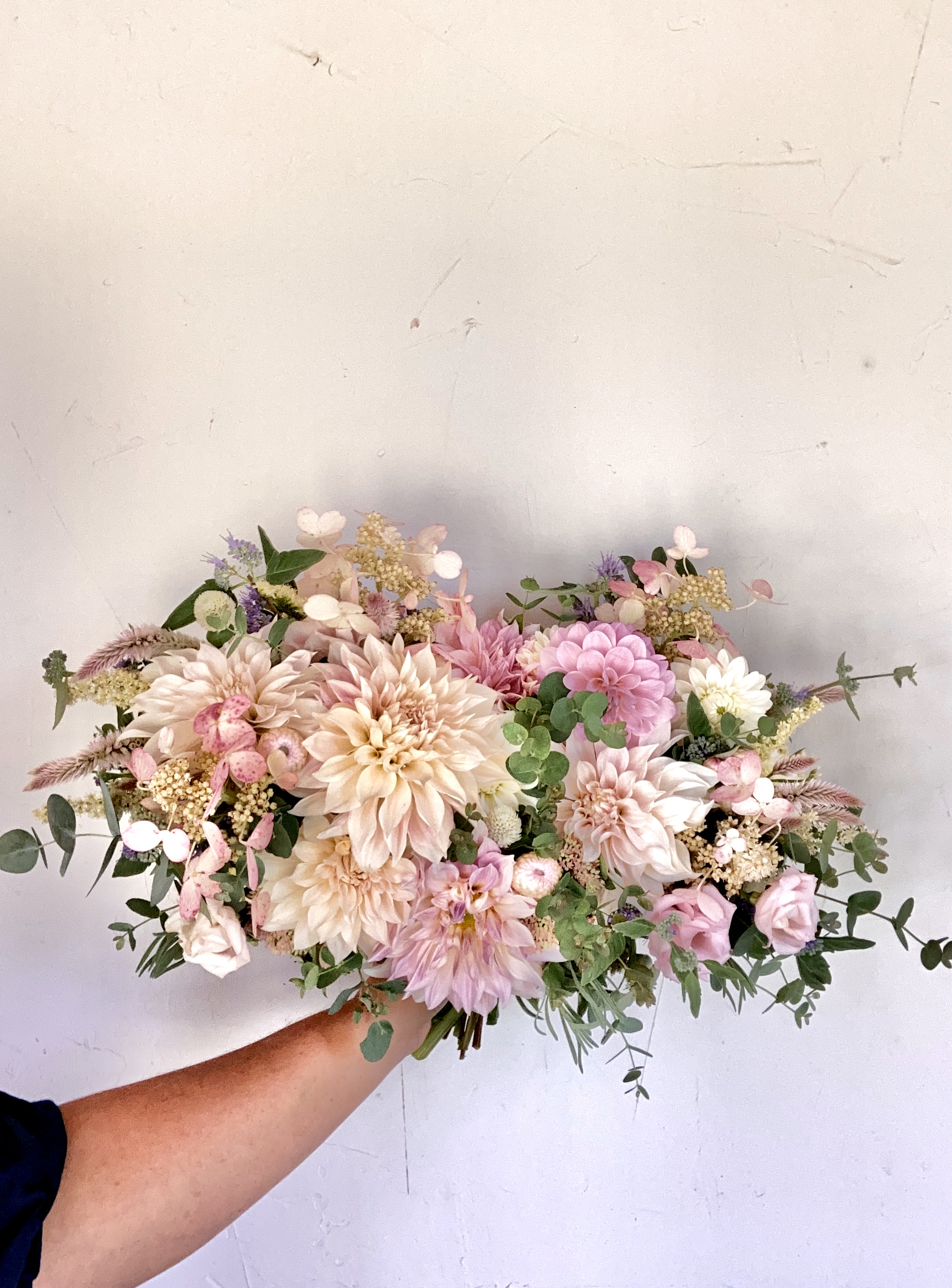 Букет невесты, выращенный и разработанный Love 'n Fresh Flowers в Филадельфии | Автор фото: Love 'n Fresh Flowers